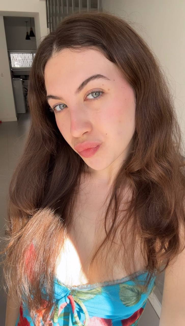 Nude girl Amber in Bata