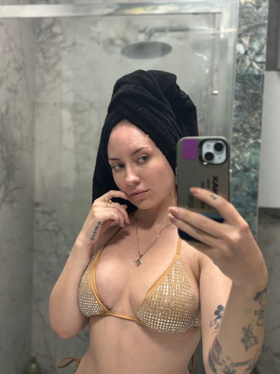 Nude girl KateV in Bata