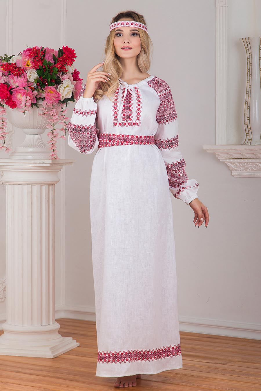 Women in Slavic costumes in Bata