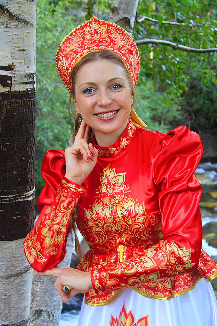 Women in Slavic costumes in Bata