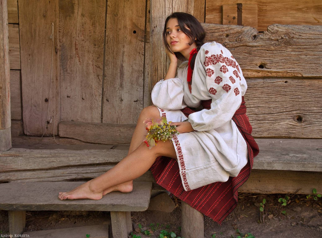 Women in Slavic costumes in Bata