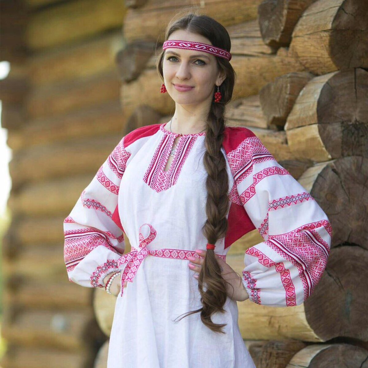 Girls in Slavic costumes in Bata