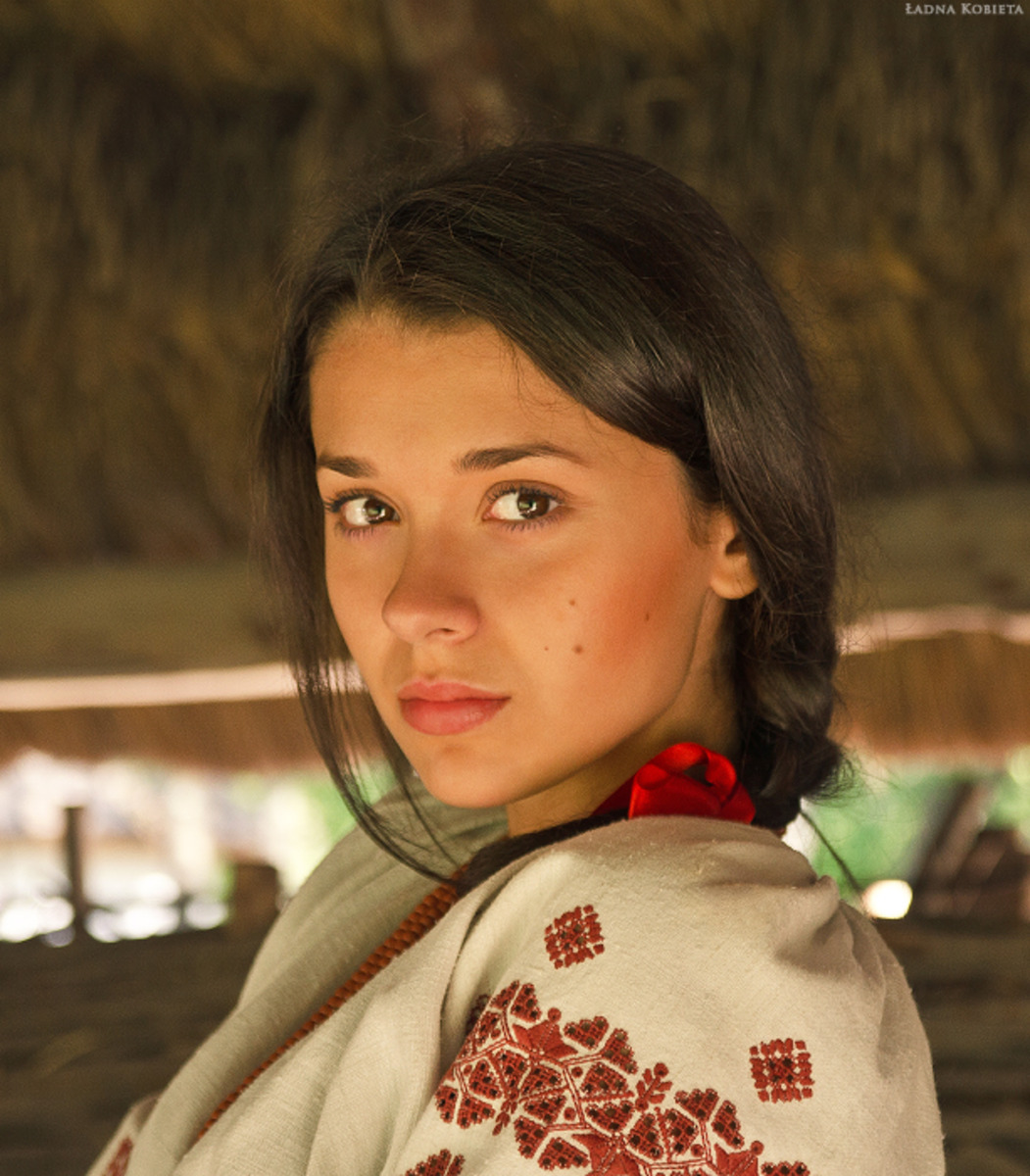 Girls in Slavic costumes in Bata