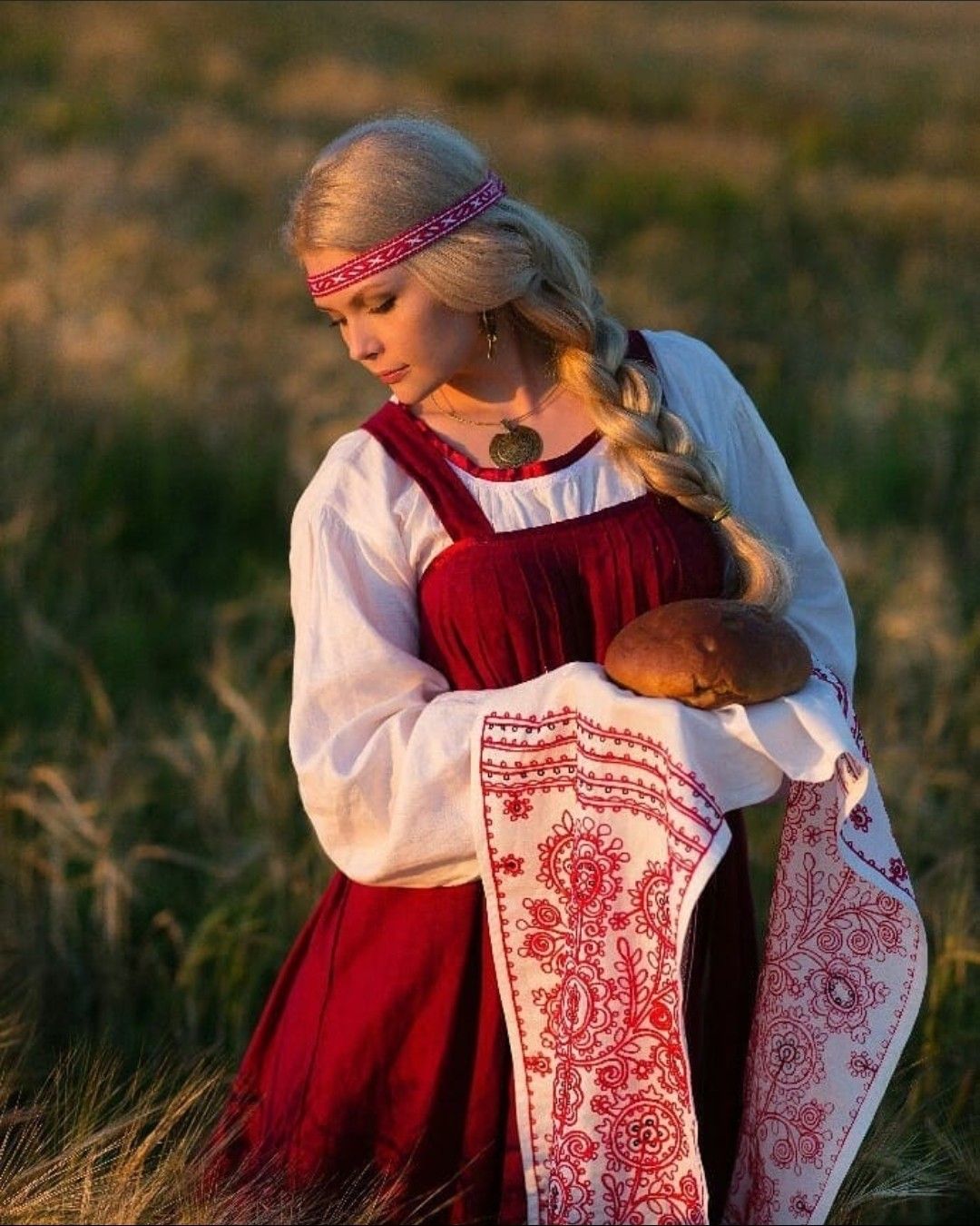 Girls in Slavic costumes in Bata