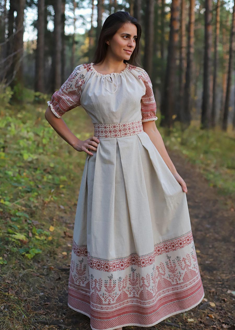 Girls in Slavic costumes in Bata