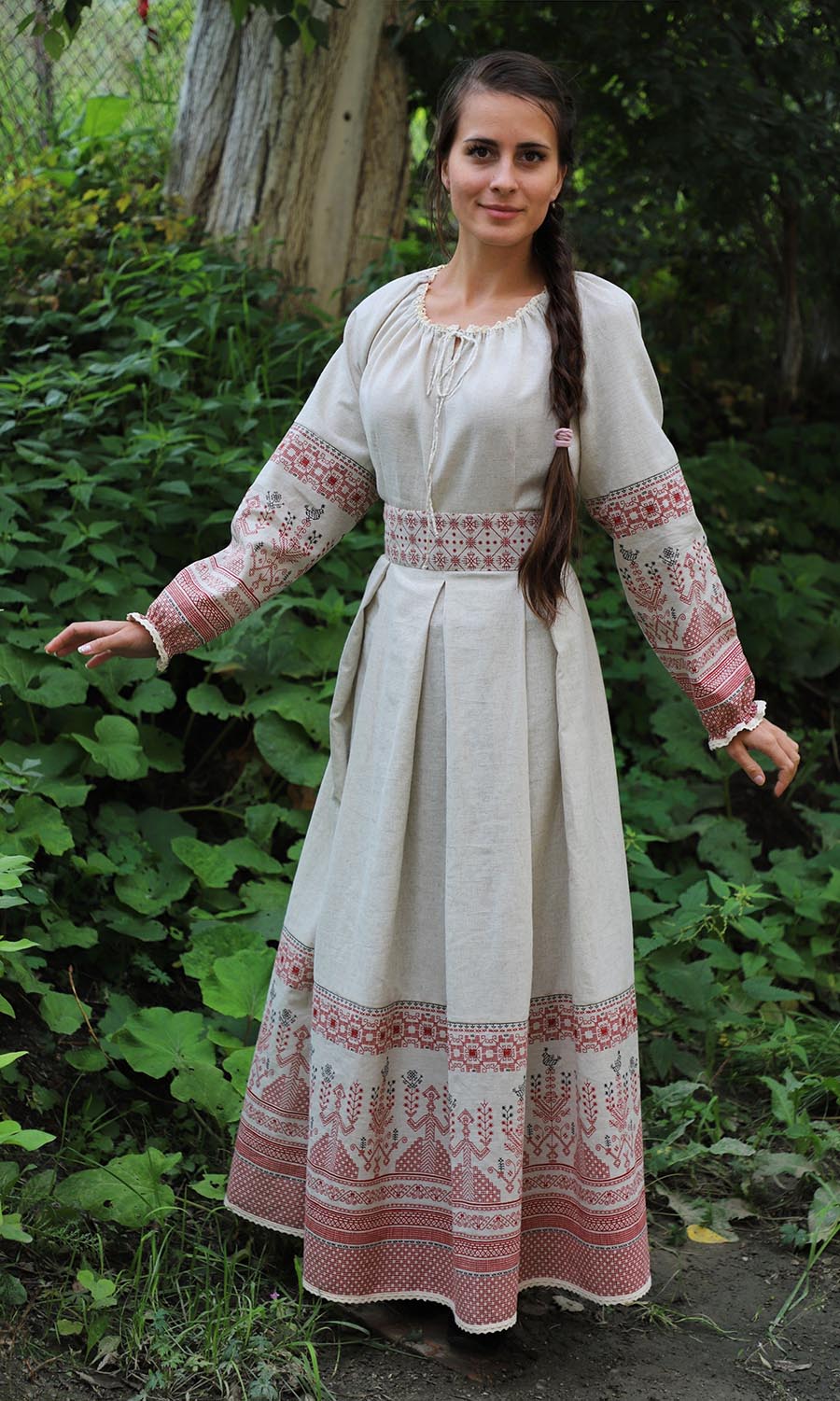 Girls in Slavic costumes in Bata