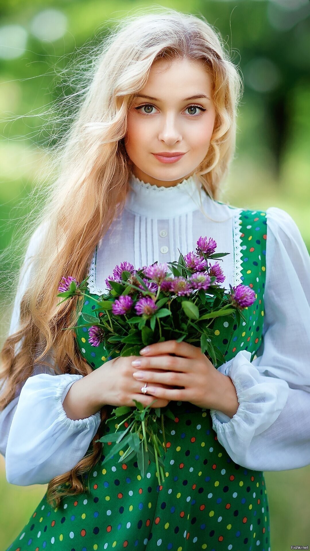 Girls in Slavic costumes in Bata