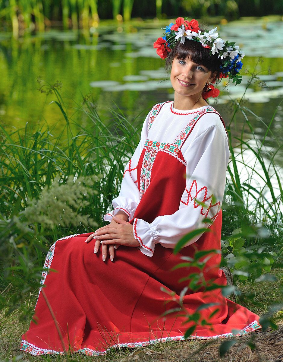 Beautiful girl Girls in Slavic costumes in Bata