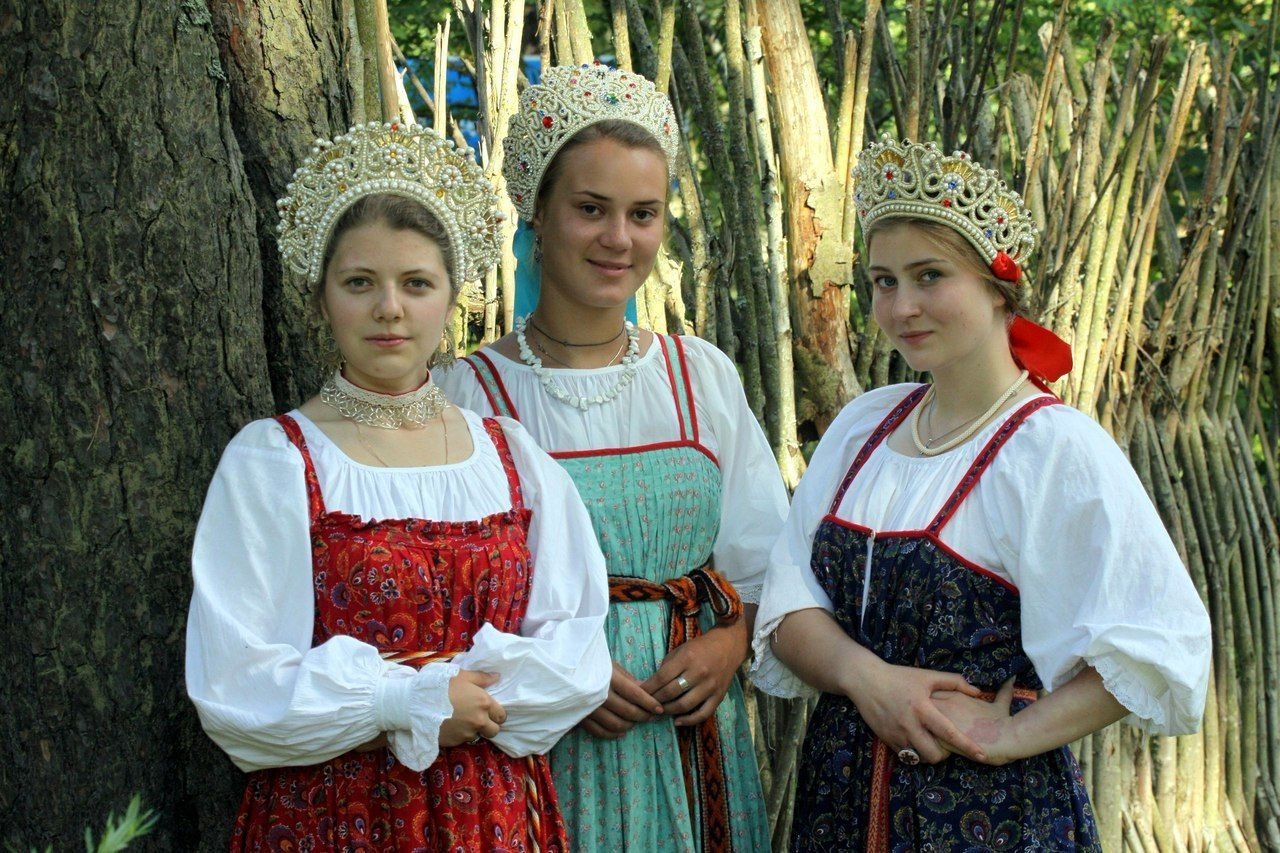 Sexy model Girls in Slavic costumes in Bata