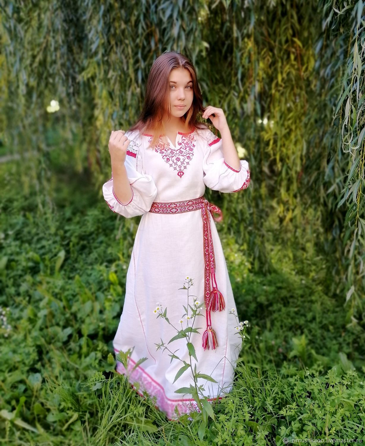 Girl Girls in Slavic costumes in Bata