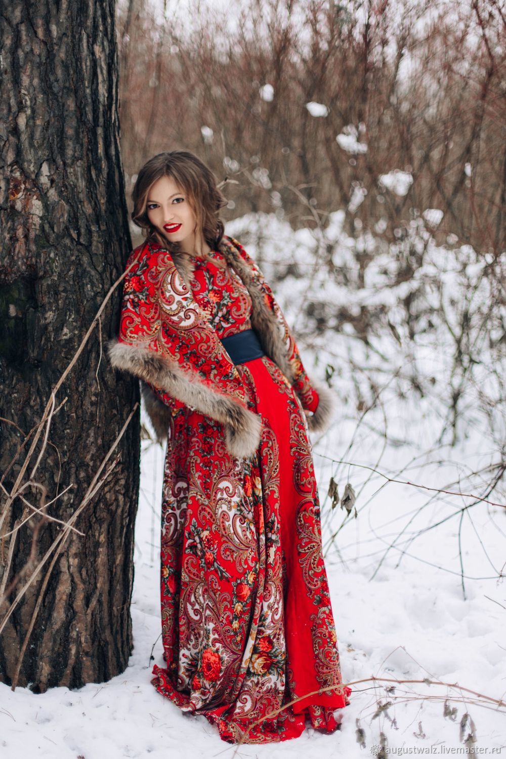 Photo Girls in Slavic costumes in Bata
