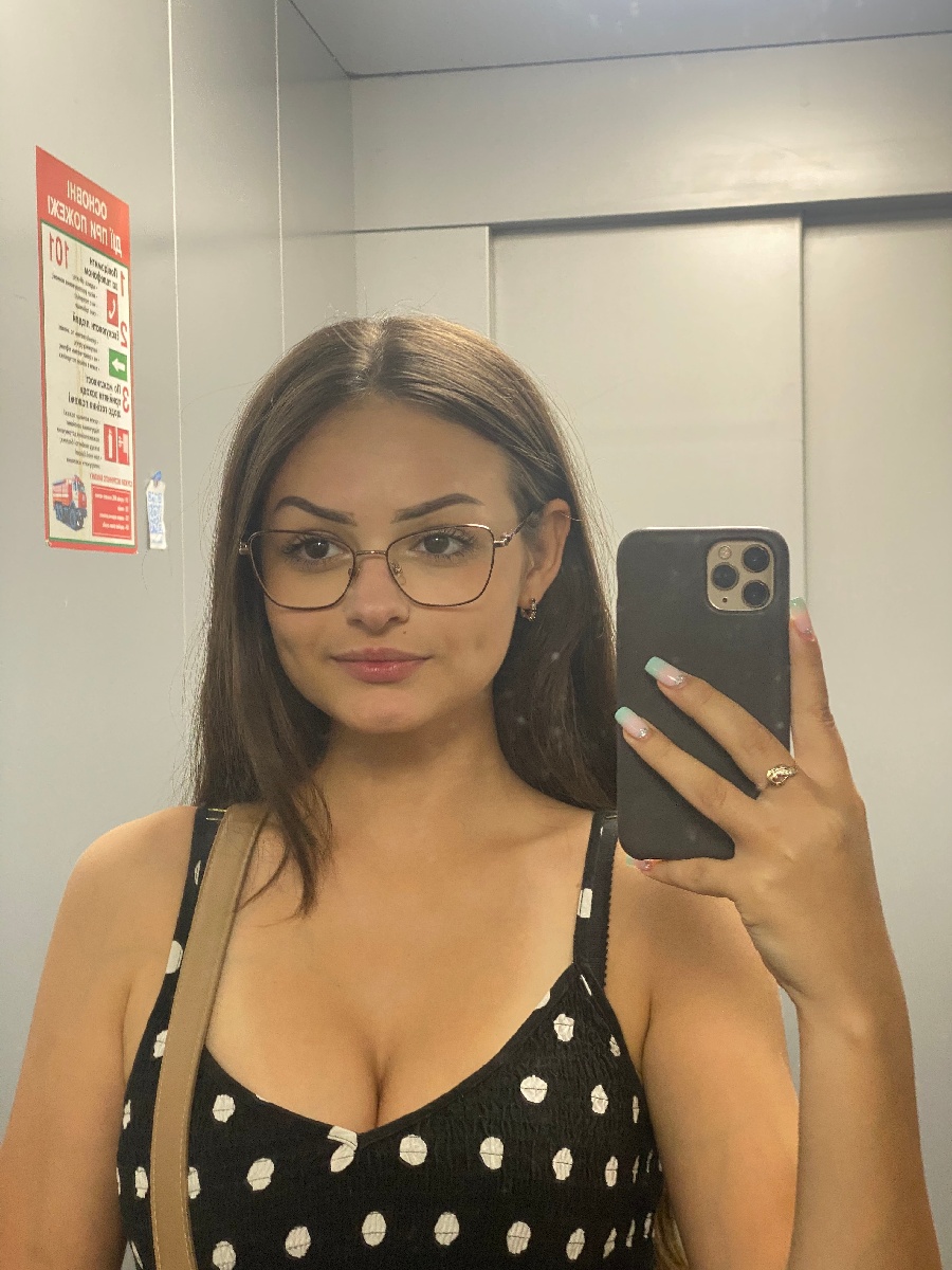 Sexy model Stacy in Bata