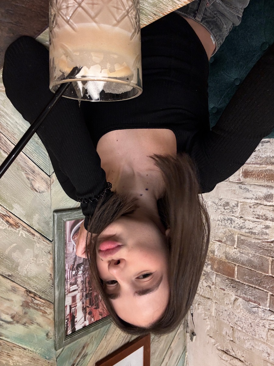 Fresh photos, fresh mood — Tina online in Bata